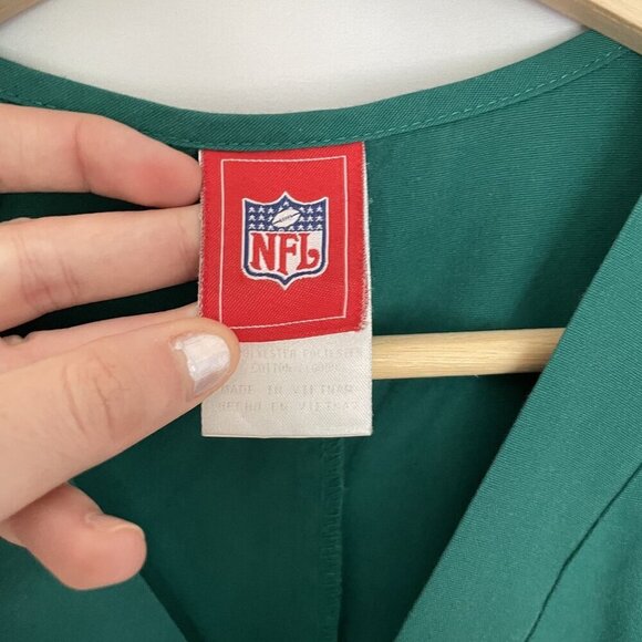 NFL nurse sz L gophers scrubs green short sleeved top v-neck lightweight - Picture 3 of 6